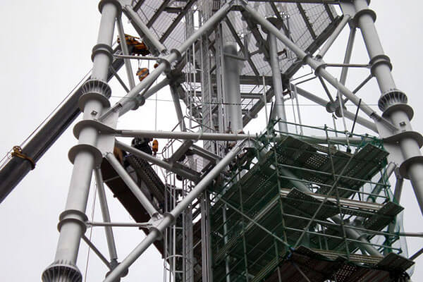 株式会社信建架設の鉄塔建方工事