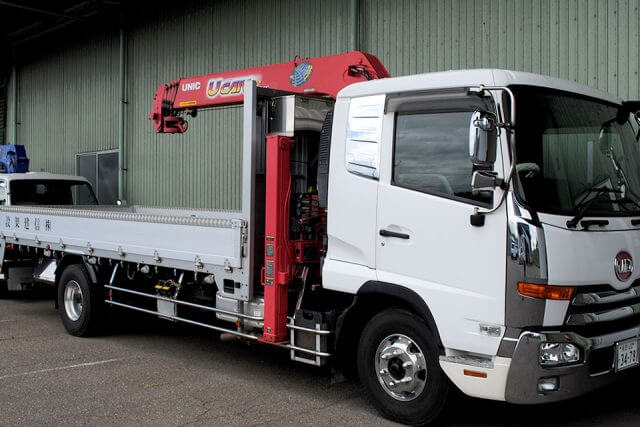 株式会社信建架設のトラック